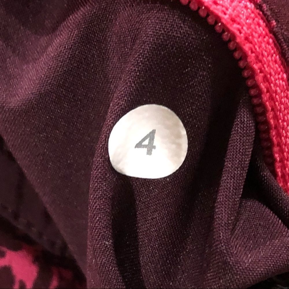 Lululemon Tracker Shorts Size 4 - Picture 10 of 10